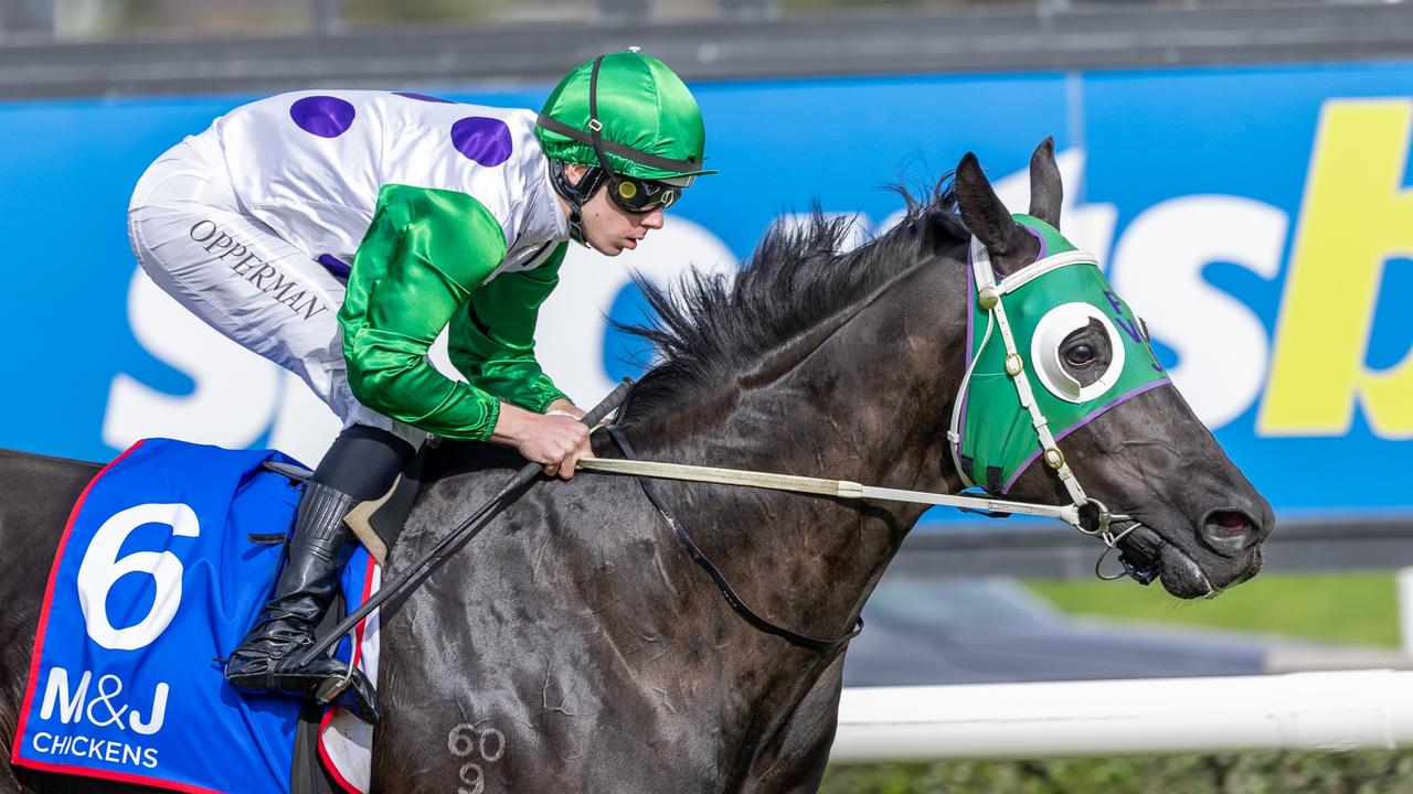 Kemenangan George menambah kegembiraan bayi untuk keluarga Jolly