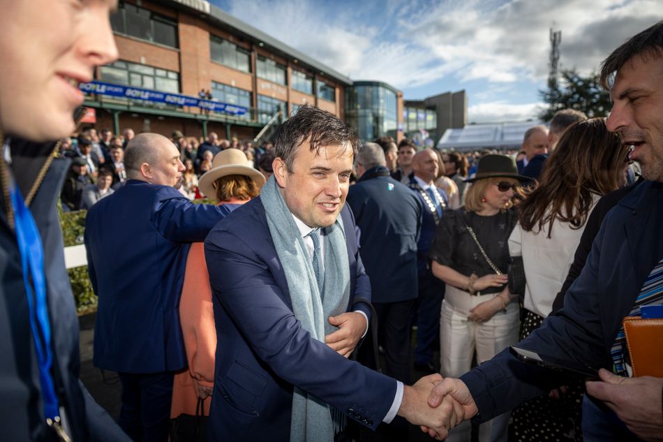 Dari menjual iklan baris di Racing Post hingga menjadi pemilik pemenang Grand National Irlandia – kebangkitan 'pesulap' Paul Byrne