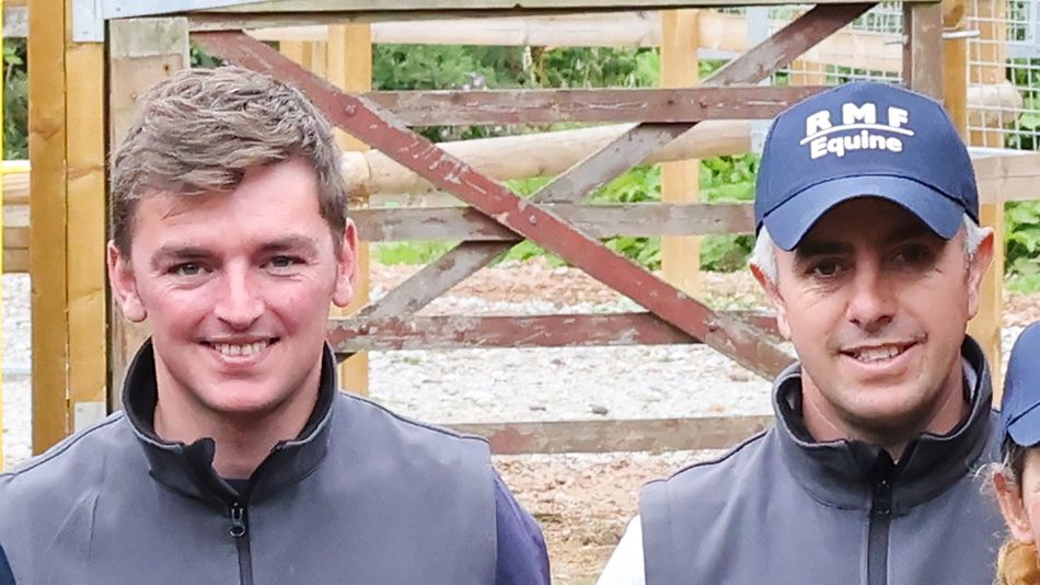 Mantan joki Ryan Hatch hampir bergabung dengan Dominic Elsworth dengan lisensi saat halaman merayakan kemenangan kedua